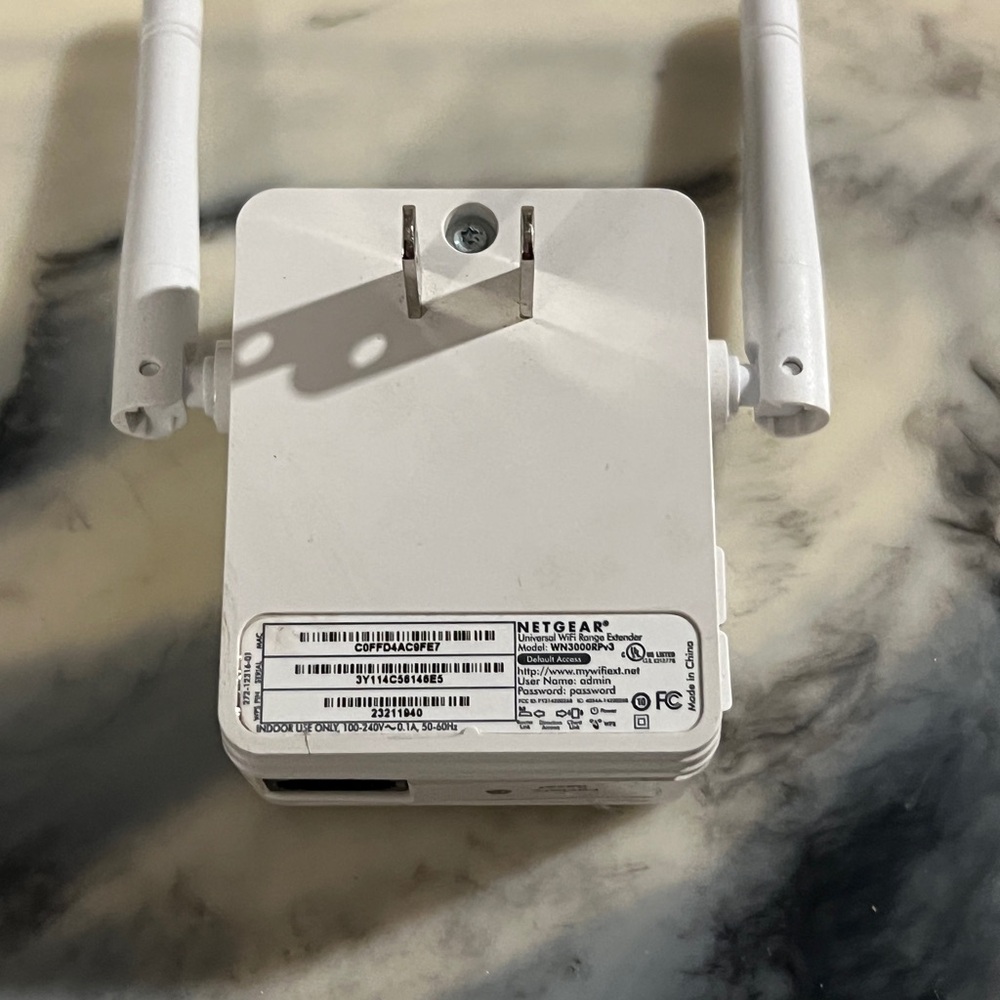 NETGEAR White Wireless Access Point - Picture 2 of 3